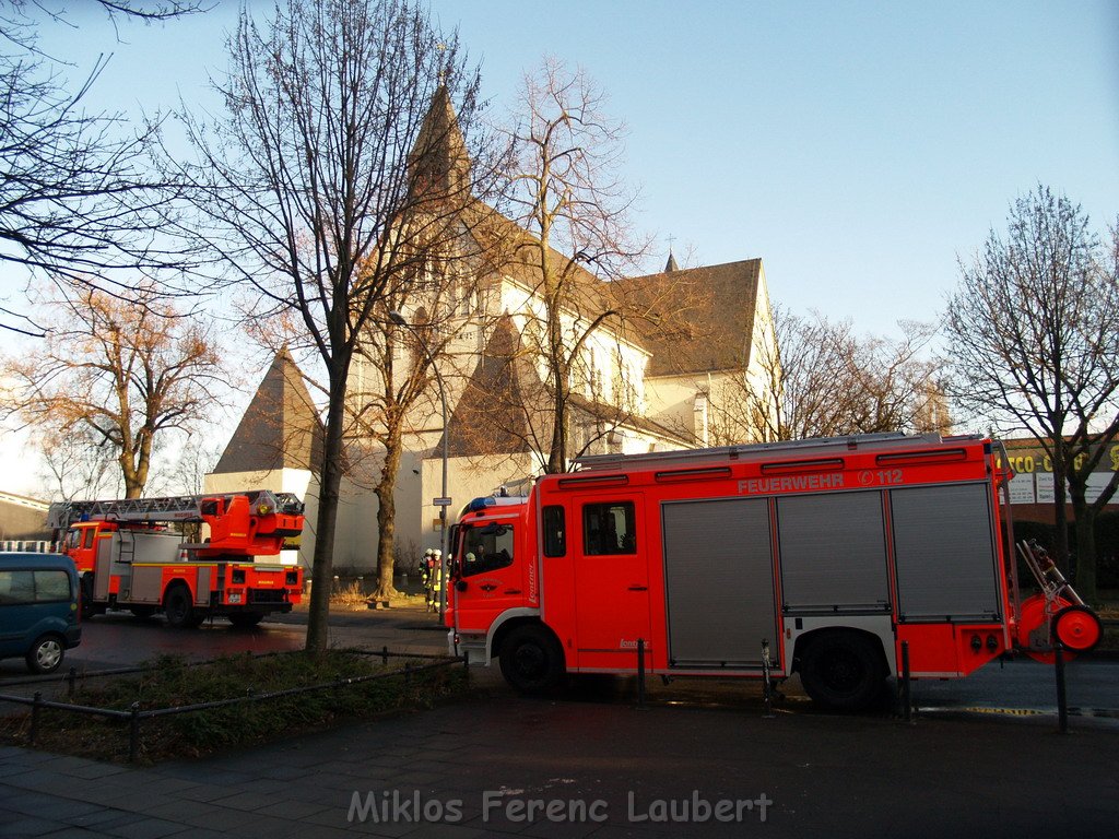 Brand in Kirche Koeln Muelheim Tiefenthalstr   P51.JPG